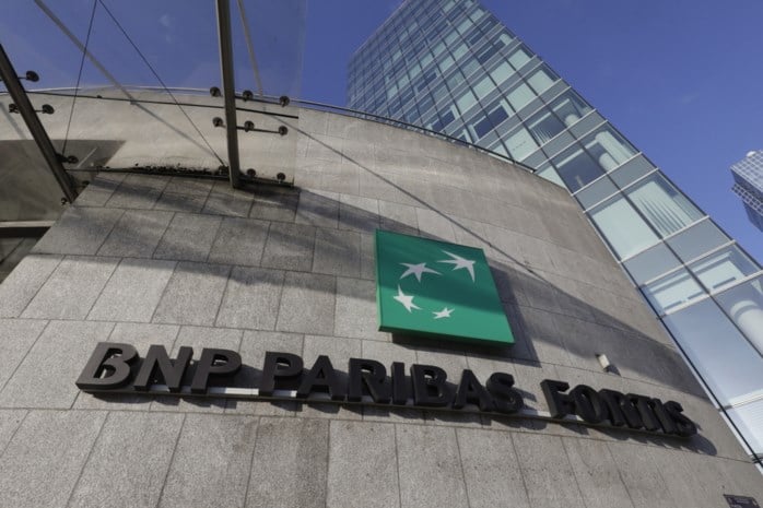 Klimaatactivisten blokkeren gebouw BNP Paribas Fortis ...