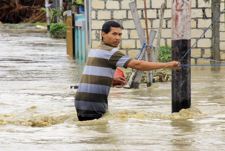 Al zeker 92 doden door noodweer in Indonesië