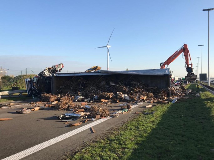 E19 richting Antwerpen weer vrijgegeven na urenlange versperring