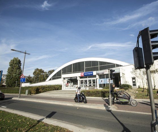 Dak ijsbaan Ruggeveld gaat er maandag af