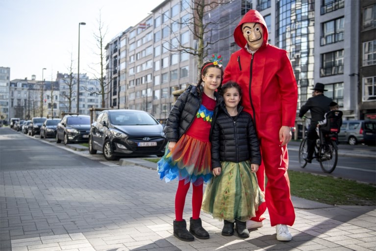 Verklede joden vieren hun voortbestaan
