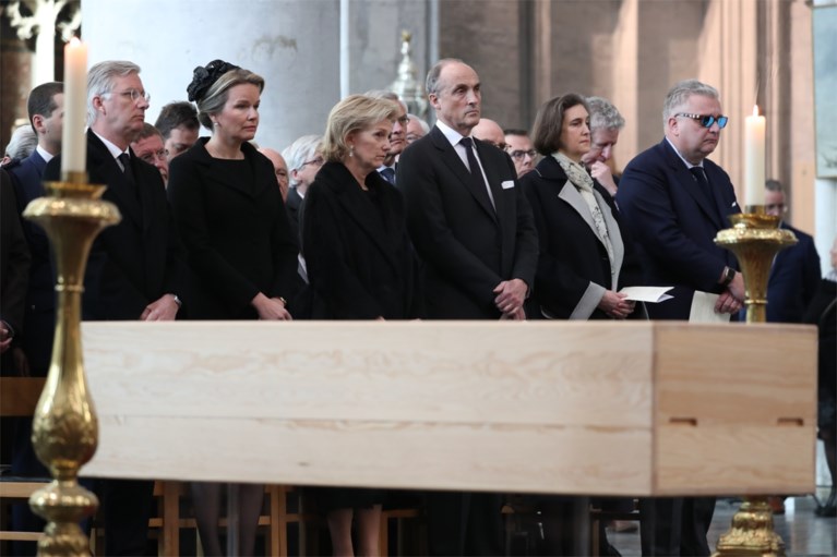 Koninklijke familie betuigt laatste eer aan kardinaal Godfried Danneels