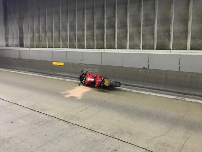 Bevrijdingstunnel richting Brussel uur afgesloten na ongeval met motorfiets