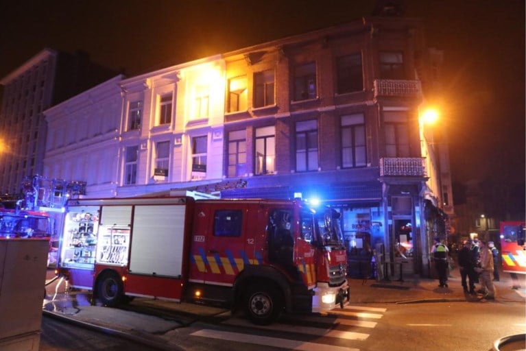 Brand boven zaak aan de Oudaan: alle bewoners op tijd geëvacueerd