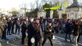 Driehonderdtal activisten, onder wie Anuna De Wever, bezet Wetstraat en eisen klimaatwet: #occupyforclimate