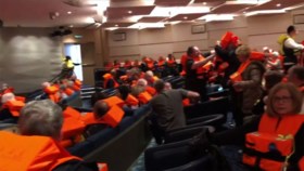 Cruiseschip vaart weer, evacuatie van “15 tot 20 mensen per helikopter” stopgezet