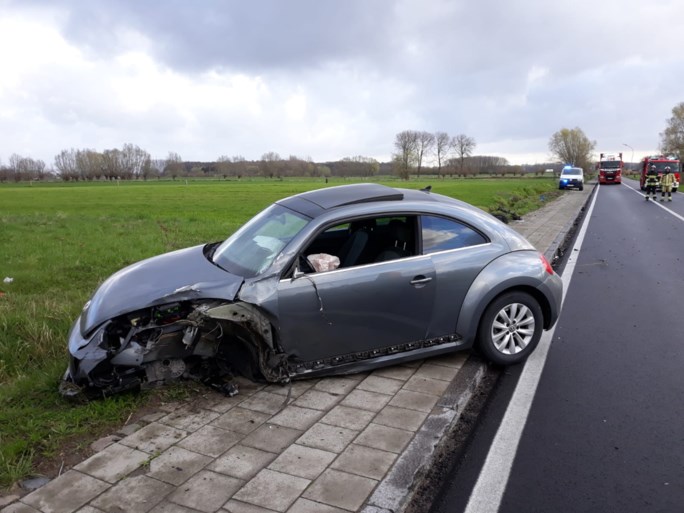 Drie lichtgewonden bij botsing tussen terreinwagen en tegenligger