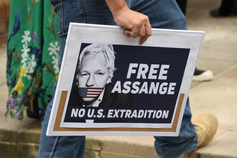“Assange probeerde spionagecentrum op te richten in ambassade Ecuador”