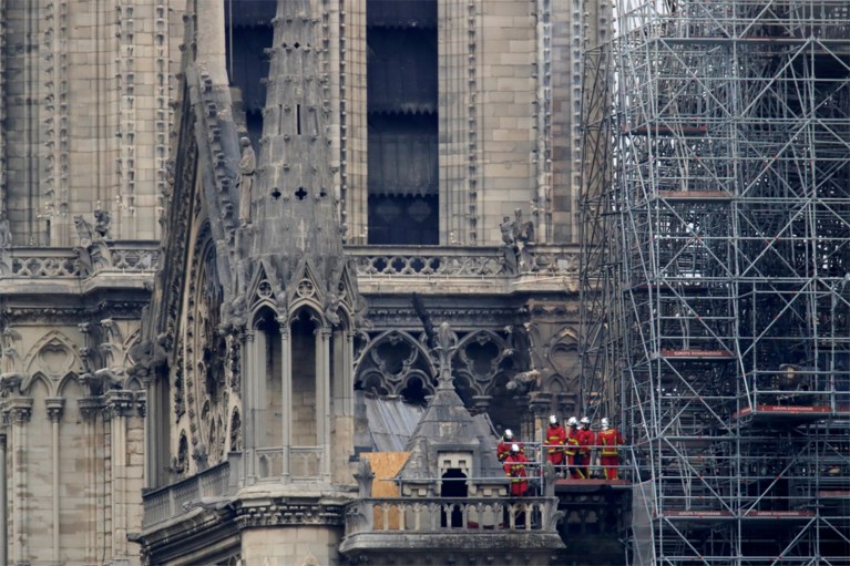 Beelden tonen hoe zwaar de Notre-Dame beschadigd is
