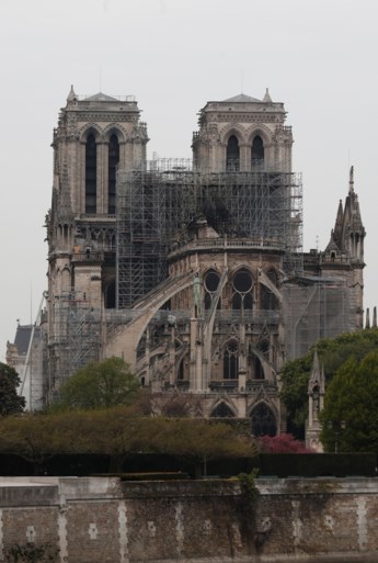 Brand Notre-Dame helemaal geblust, maar resterende structuur vertoont zwaktes
