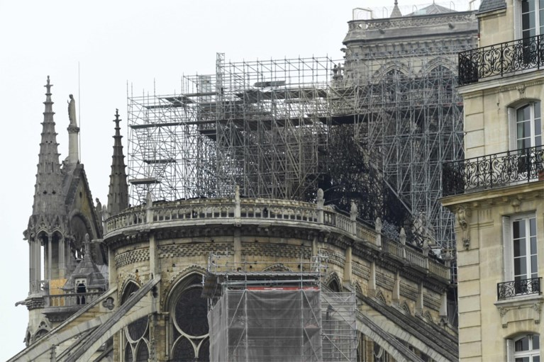 Beelden tonen hoe zwaar de Notre-Dame beschadigd is