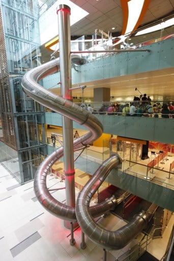 Veel meer dan een luchthaven: hoogste indoorwaterval ter wereld in nieuwe vleugel van Singapore Airport