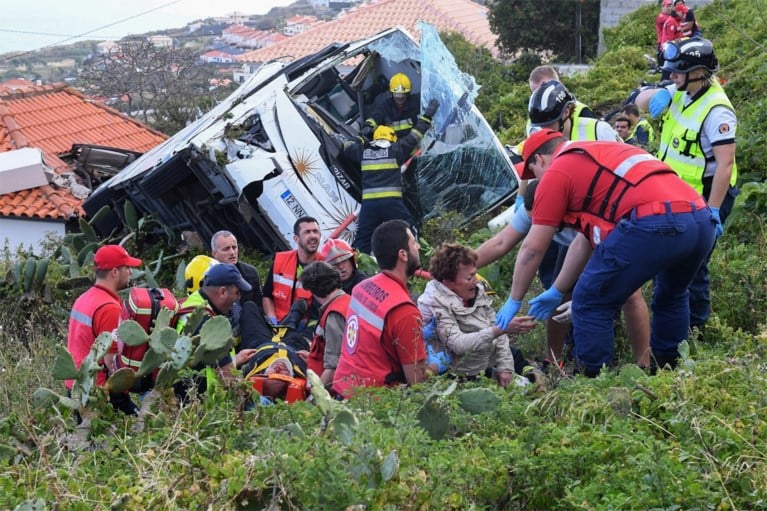 29 Duitsers komen om bij buscrash op Madeira