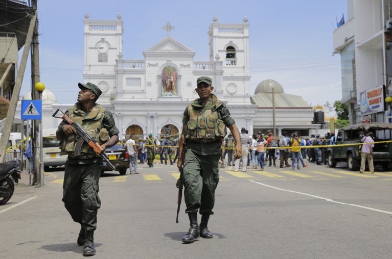 “Lokale islamitische groepering verantwoordelijk voor aanslagen Sri Lanka”: dodentol loopt op tot minstens 290