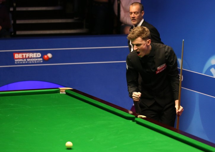 Sensatie op WK snooker: topfavoriet Ronnie O’Sullivan mist onbegrijpelijk en verliest in eerste ronde van amateur James Cahill