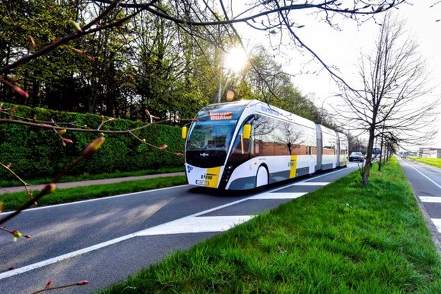 Trots Makkelijk te begrijpen Acrobatiek De Lijn heeft nu ook bussen van 24 meter: de trambussen | Gazet van  Antwerpen Mobile