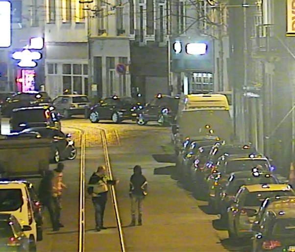 Antwerpse politie zoekt man die lastig gevallen werd door jongeren aan Astridplein