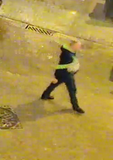 Antwerpse politie zoekt man die lastig gevallen werd door jongeren aan Astridplein