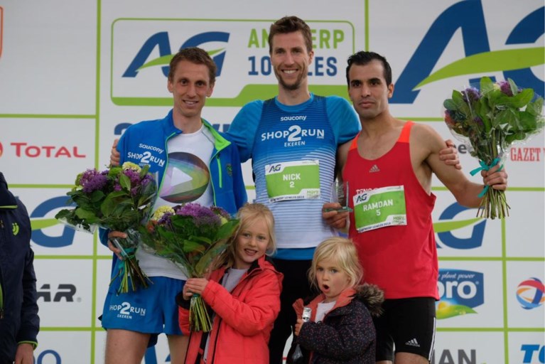 ‘Mister Antwerp 10 Miles’ Nick Van Peborgh wint voor de zesde keer: “Morgen zo ziek als iets, maar dat heb ik er voor over”