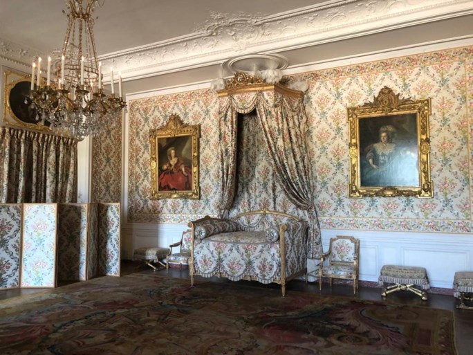 ROYALS. Alles weer koek en ei tussen Harry en Kate, en peperdure renovatie voor Versailles