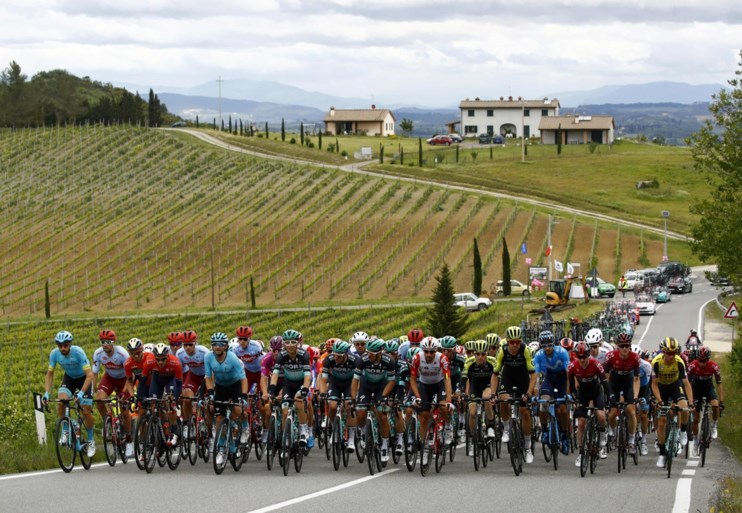 Opschudding in de Giro: ritwinnaar Viviani gedeklasseerd, Gaviria krijgt zege in de schoot geworpen