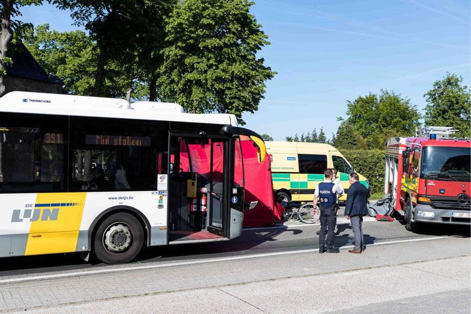 breken Vervolgen Gladys Fietser overlijdt na aanrijding met bus van De Lijn (Retie) | Gazet van  Antwerpen Mobile