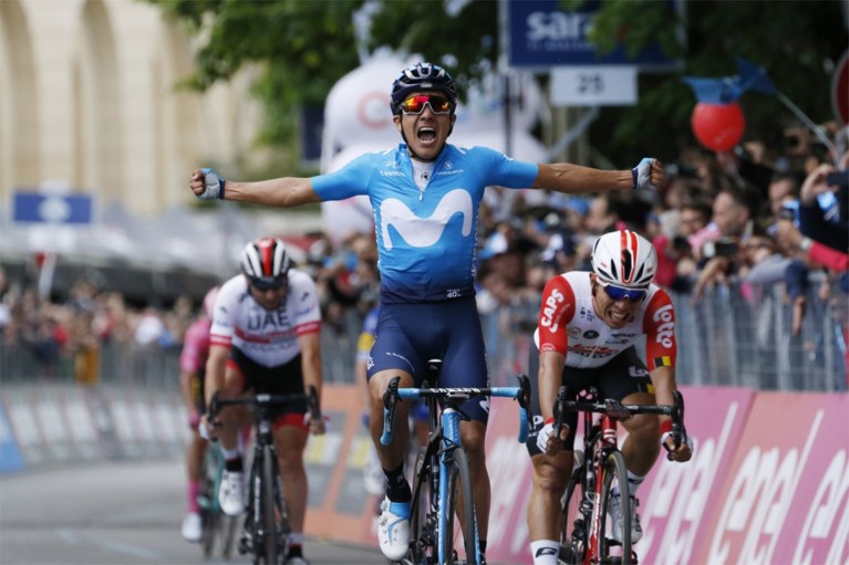 Ravage door valpartij in de Giro: Carapaz wint de rit, Dumoulin verliest veel tijd