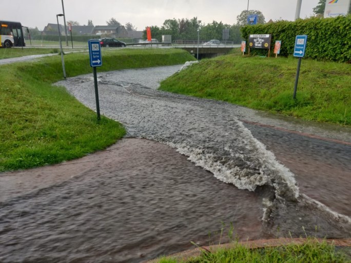 Zware wateroverlast in Bree, toestand onder controle