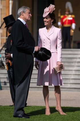 Kate Middleton als Legally Blonde op tuinfeest