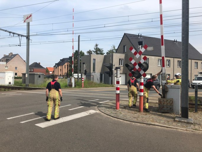 Hinder voor treinverkeer tussen Turnhout en Herentals door beschadigde slagboom