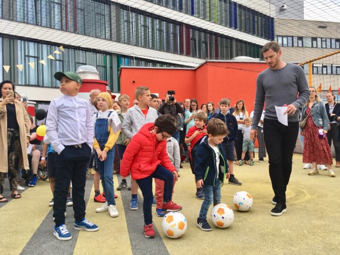 Jan Vertonghen schenkt slimme voetbalmuur aan jonge patiënten UZA