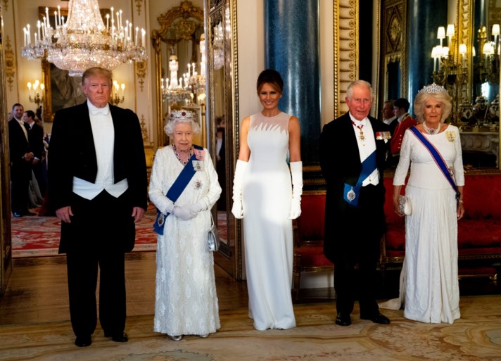 Melania Trump knipoogt met haar outfits tijdens bezoek aan Londen