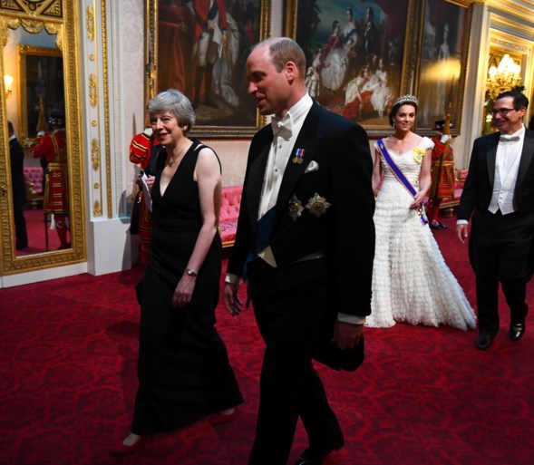 Koningin Elizabeth uit subtiele kritiek op beleid van Donald Trump bij officieel staatsbanket