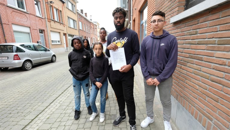 Verdachte in beeld voor racistische brief in Aalst: “Halve beesten zonder waarde. Jullie zijn hier niet welkom”