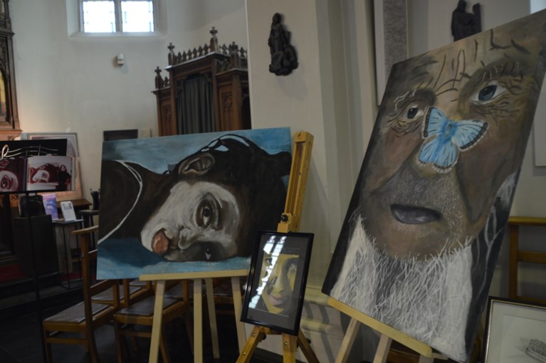 Kunst tussen heilige botresten