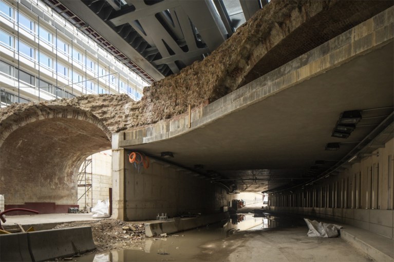 IN BEELD. Premetrostation Opera bijna klaar