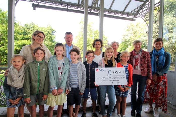 Lintse kinderen steunen Oegandese wezen