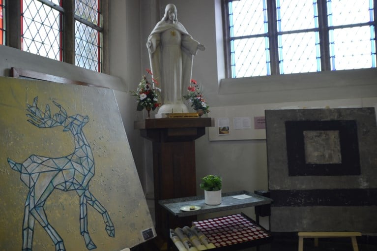 Kunst tussen heilige botresten