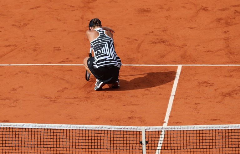 Australische Ashleigh Barty maakt korte metten met 19-jarige Tsjechische en wint Roland Garros