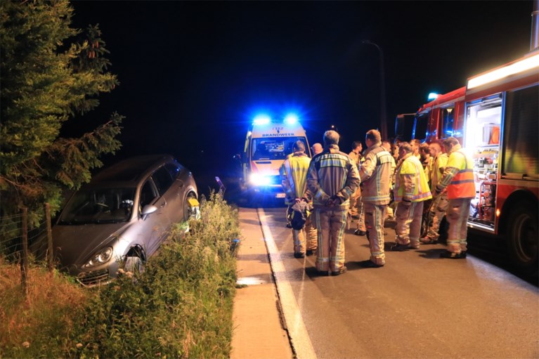 Dronken bestuurder crasht met Porsche in gracht en wordt overgebracht naar gevangenis