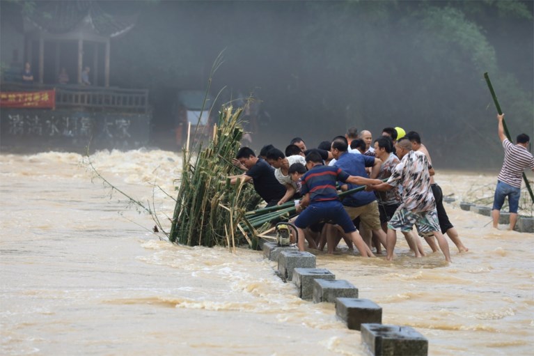 Minstens negentien doden bij overstromingen in zuiden van China