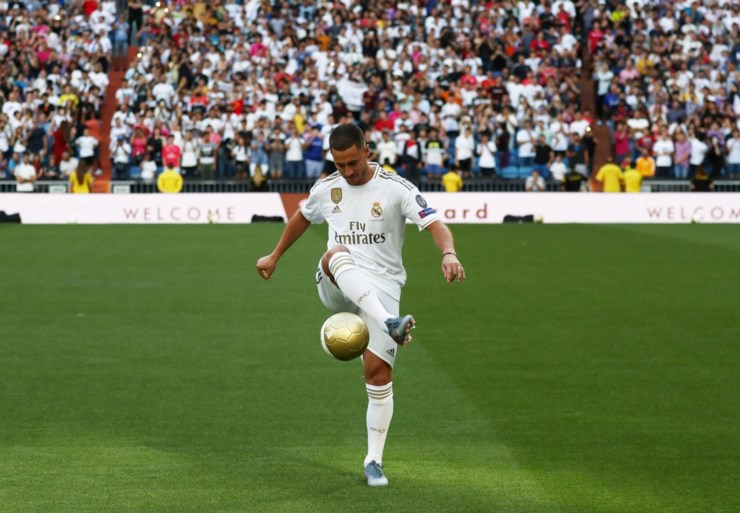 Eden Hazard als koning verwelkomd in Santiago Bernabéu: tienduizenden fans juichen hem toe bij ereronde