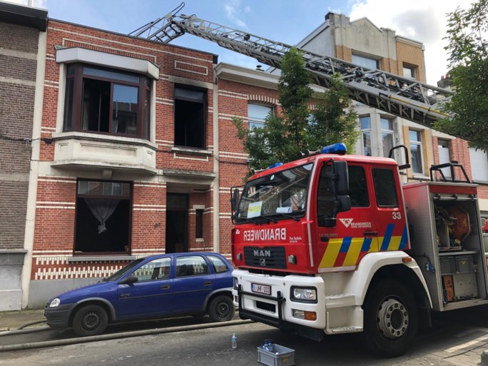 Brand in buurt van Sportpaleis: rookpluim van ver te zien