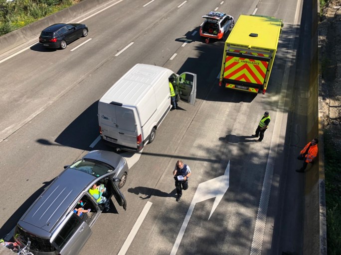Schoolbus met 47 kleuters betrokken bij ongeval op Antwerpse Ring, Liefkenshoektunnel tolvrij