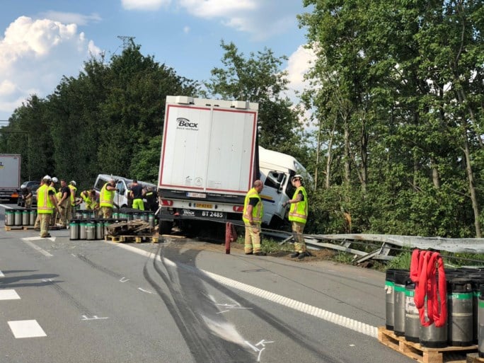 Dodelijk slachtoffer bij zware kop-staartaanrijding in Stabroek