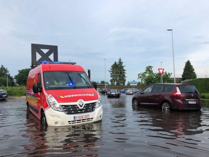 IN BEELD. Zware wateroverlast door onweer in gemeenten ten noorden van Antwerpen