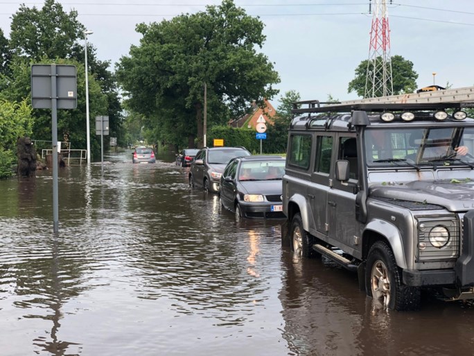 IN BEELD. Zware wateroverlast door onweer in gemeenten ten noorden van Antwerpen