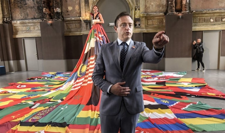 Blikvanger op Antwerp Pride: de Amsterdam Rainbow Dress