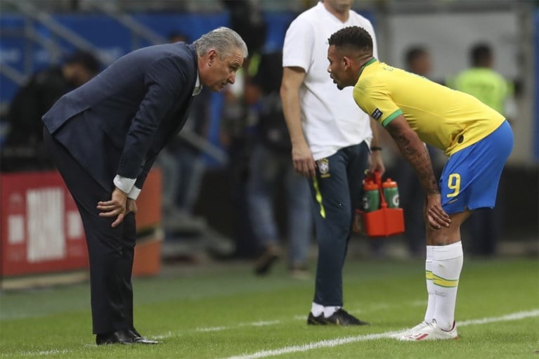 Brazilië ziet drie (!) doelpunten afgekeurd en kan daardoor niet winnen op Copa America, fans jouwen Goddelijke Kanaries uit