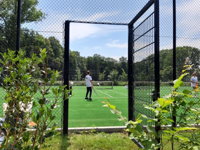 Vrijbroekpark legt kunstgrasvelden aan voor tennissers